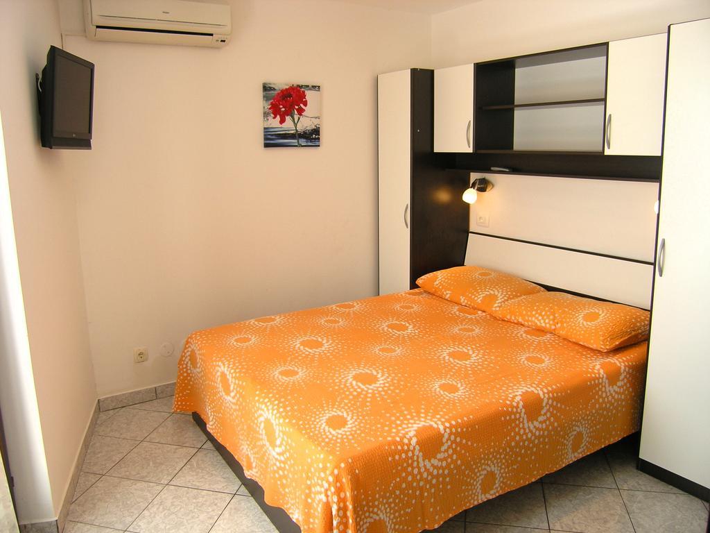Apartments Murgic クルク エクステリア 写真